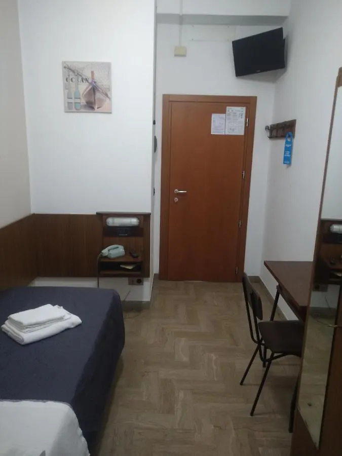 Hotel Luca Rimini 0*,  Italy